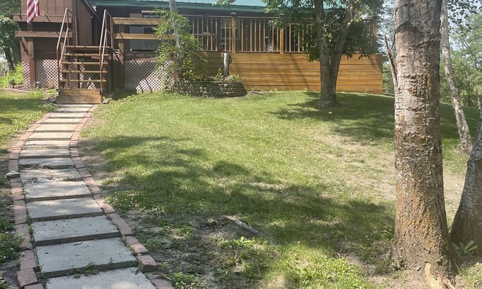 Bottineau Cabina | Cozy Cabin next to Lake Metigoshe