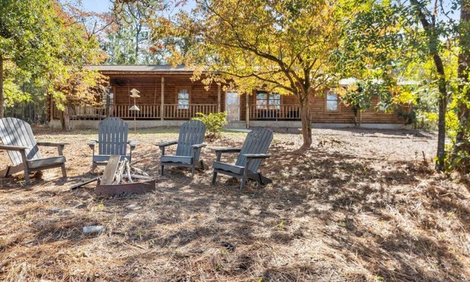 South Carolina Lakes & Blackwater Rivers Cabina | Cozy Cabin on Chateau | Waterfront | Sleeps 12