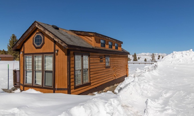 Mammoth Lakes Cabina | Acogedora cabaña en un rancho aislado en Mammoth Lakes a solo 1 milla de Old Mammoth Rd.