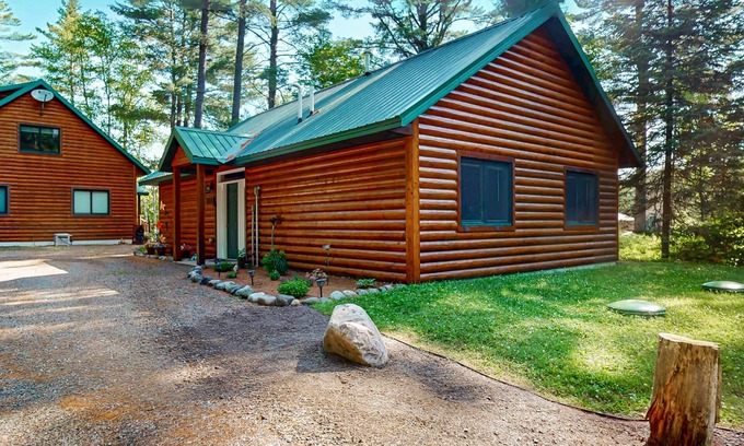 Mercer Casa | Cozy Cabin on the Turtle Flambeau Flowage, great for all seasons! - hot tub