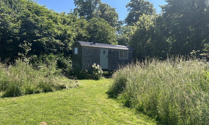 Toddington Cabina | Cozy Cabin Retreat in Bedford
