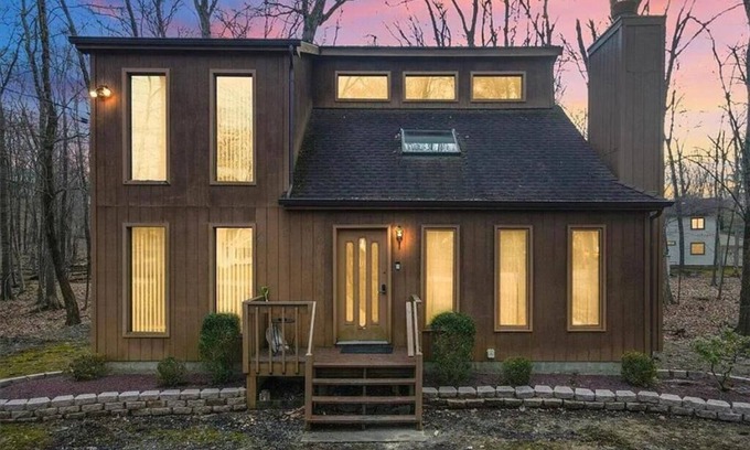 East Stroudsburg Cabina | Cozy Cabin @ The Poconos! Close to Ski Mountains