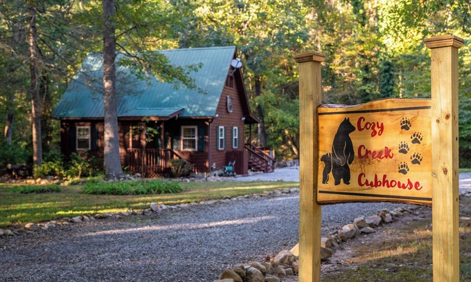 Cosby Cabina | Cozy cabin with hot tub, game shed, and firepit. Pet friendly!
