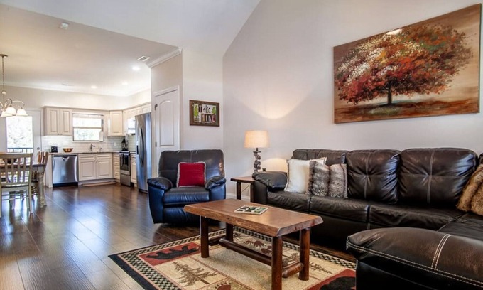 Townsend Condominio | Cozy Cades Cove Condo with Community Pool!
