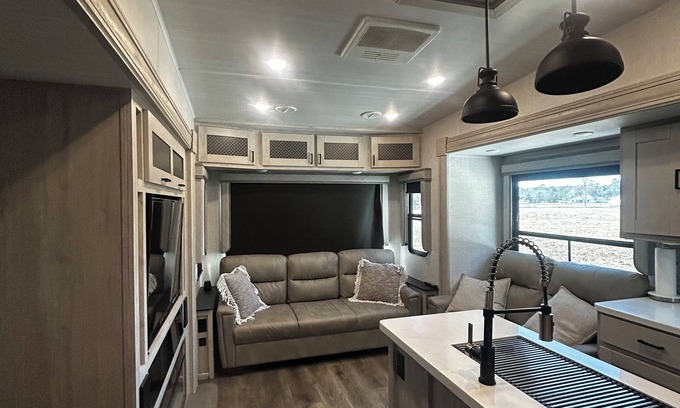 Yulee Alquiler De RV | Cozy Camper on a mini farm with marsh front views!
