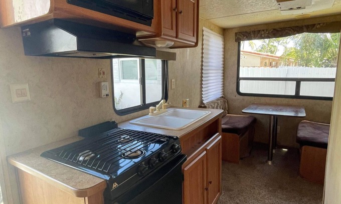 Old Seminole Heights Casa | Cozy Camper Stay — 5 min from Busch Gardens!