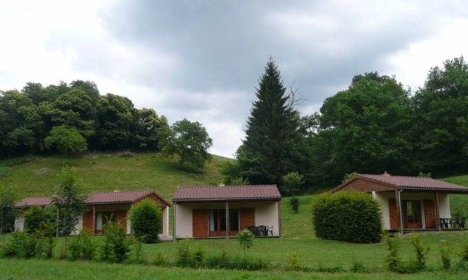 Boisset Cabaña | Cozy Cantal Cottage: Terrace, Pool, BBQ, Pet-Friendly, Near Beaches and Scenic Villages