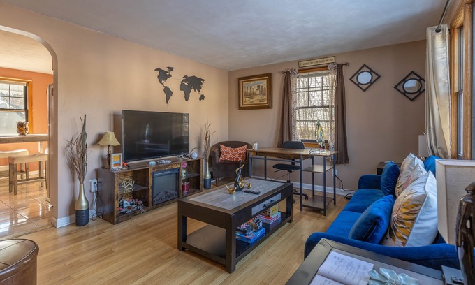 New Britain Casa | Cozy Cape Close to Farmington, Plainville & Downtown New Britain