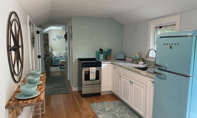 Brewster Cabaña | Cozy Cape Cottage