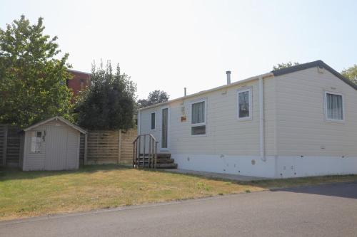 Vlissegem Otro | Cozy caravan on small campsite near woods & sea