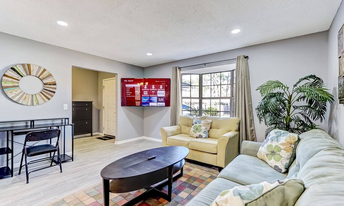 Westside Casa | Cozy Casa: 4Bd/2Bth Luxury Vacation Home! Sleeps8!