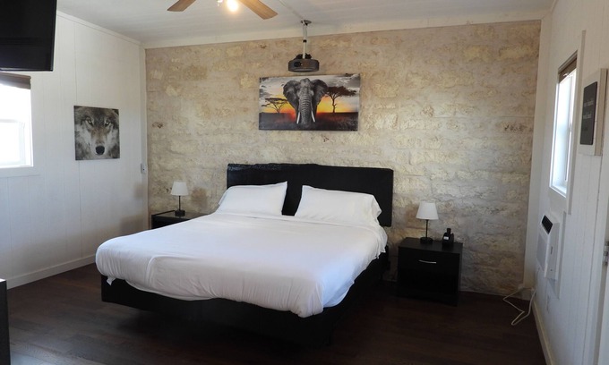 Bastrop Casa | Cozy casita: Bastrop state park view