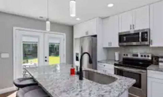 Greenfield Lake Estates Casa | Cozy Centrally Located 4-Bedroom 4-Bath Home