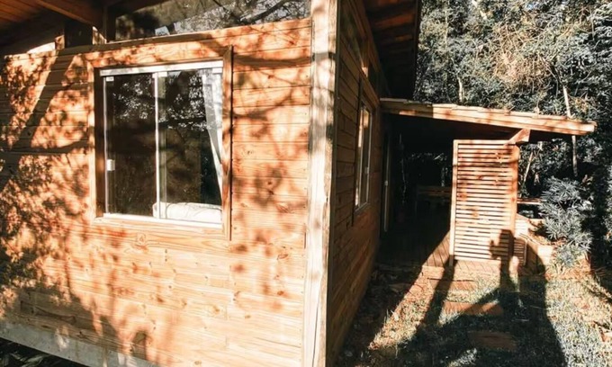 Praia do Rosa Casa | Cozy chalet immersed in native forest close to the beach and downtown Rosa!