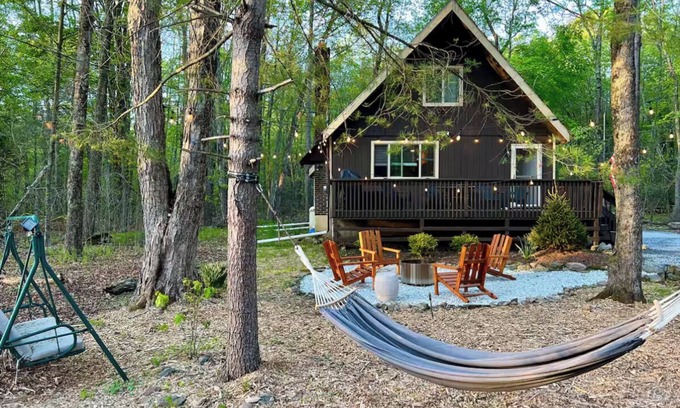 Thornhurst Chalet De Esquí | Cozy Chalet in Lake Community, Pocono Mountains, w/ Hot Tub