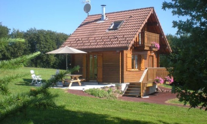 Le Val-d'Ajol Cabaña | Acogedor chalet bien equipado con terraza y balcón, ideal para parejas y familias pequeñas