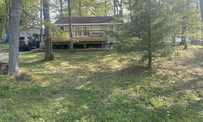 Paris Cabaña | Cozy Chippewa Lake Cottage With Shared Lake Access