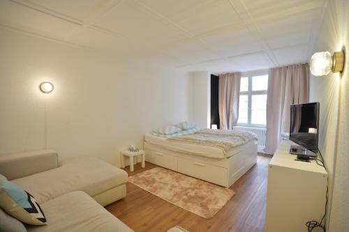 Vorstadte Apartamento | Cozy City Center, 4 bedroom- 120sq, 5min walk to Main Station