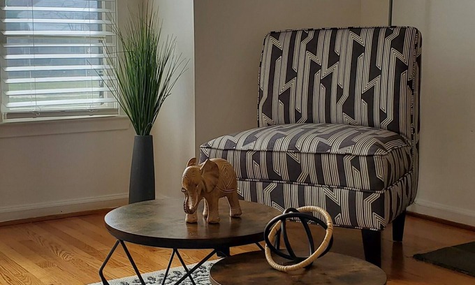 Detroit Casa | Cozy City Comfort with modern style