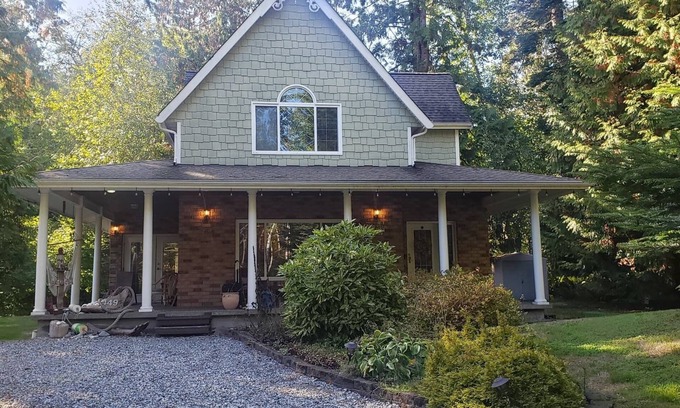 Point Roberts Cabaña | Cozy Classy Country Cottage