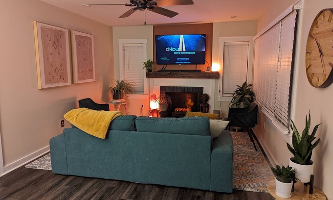 Martindale-Brightwood Casa | Cozy Clean Boho Bungalow for All-Star Weekend. 15 minutes from downtown.