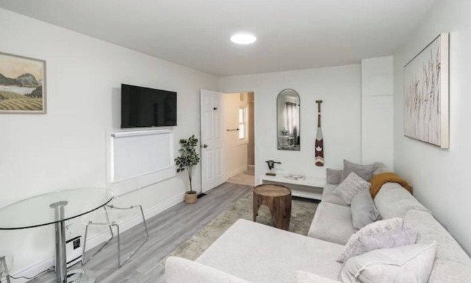 East Windsor Apartamento | Cozy, Clean & Bright Suite