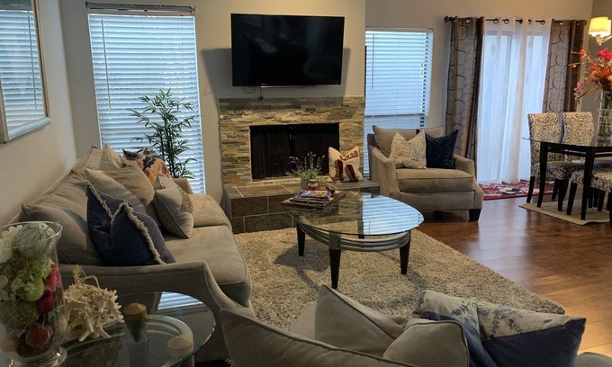 Houston Condominio | Hermosa tranquila 2Bd / 2Ba Apartamento totalmente amueblado en el corazón de Galleria