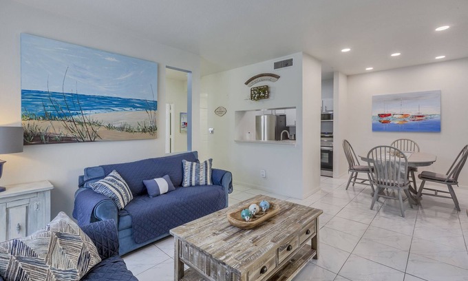 Clearwater Condominio | Best Cozy beach condo Clearwater W/resort like, 1st floor heated pool, parking
