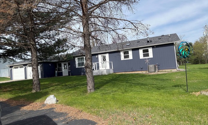 Decorah Casa | Cozy Clubhouse - with Scenic golf course views.