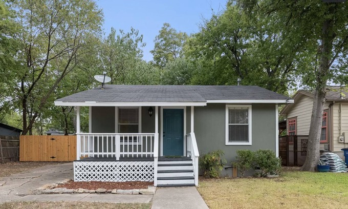 North Loop Casa | Cozy Co-Living + Car: Bed 6