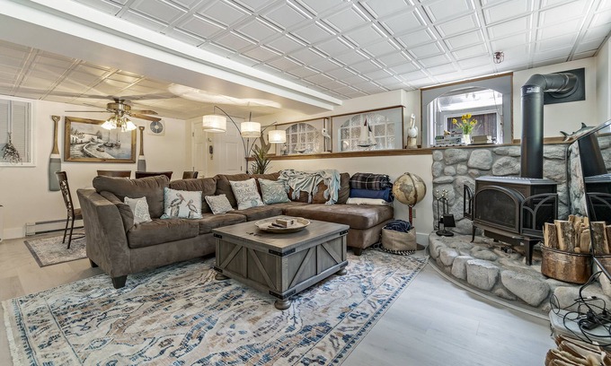South Berwick Apartamento | Cozy, coastal apartment- 5 mi to Ogunquit beach!