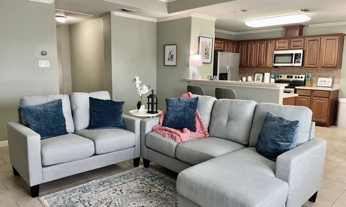 South Side Casa | Cozy Coastal Cottage that is 15-minute drive to the beach!