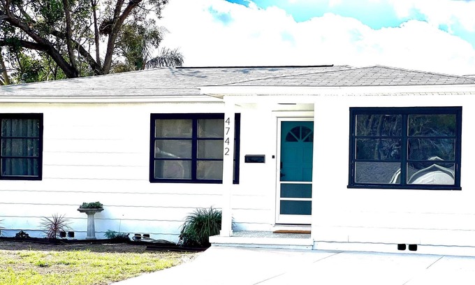 Disston Heights Casa | Cozy coastal cottage–15 minutes from beach or downtown