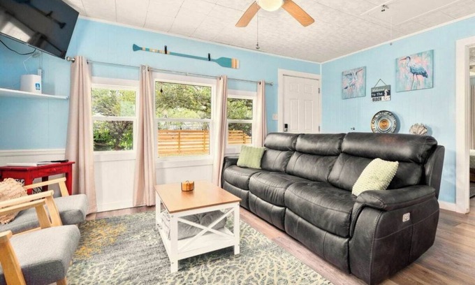Rockport Casa | Cozy Coastal Cottage @Holiday Beach~Pet friendly!
