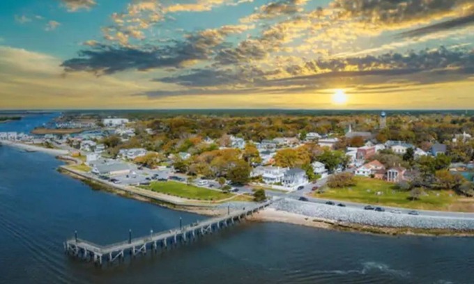Southport Casa | Cozy Coastal Home Near Beaches, Shops, Restaurants