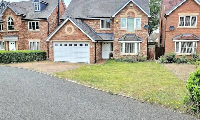 Rhyl Casa | Cozy Coastal Retreat in Rhuddlan - 5 Bedroom House
