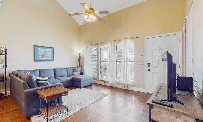 El Centro Beach Condominio | Cozy coastal condo with a loft, shared pool and beach access