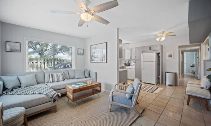 Wrightsville Beach Condominio | Cozy Coastal Getaway - Steps to Beach