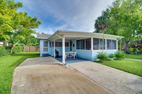 Cocoa Casa | Cozy Cocoa Home - Walk to River and Historic Village