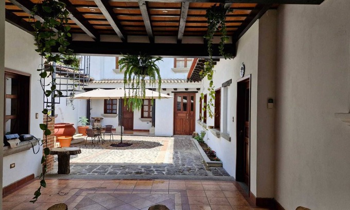 Antigua Guatemala Apartamento | Cozy Colonial Style Azotea Apartments