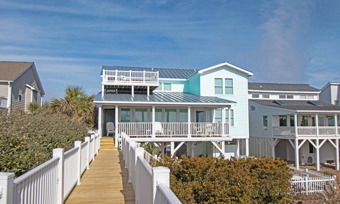 Ocean Isle Beach Cabaña | Cozy, Colorful, Coastal Cottage - Oceanfront 5 bedroom home