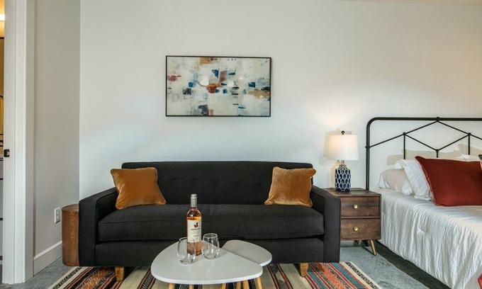 Asheville Casa | Cozy Comfortable Asheville Couple's Getaway
