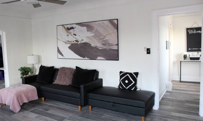 Eastpointe Apartamento | Cozy! Comfortable! Spacious!