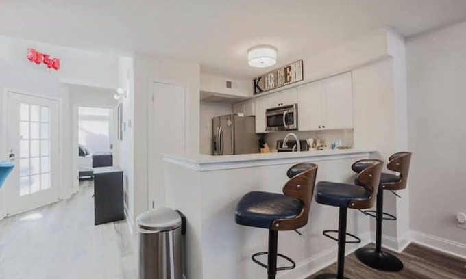 Las Colinas Apartamento | Cozy Condo 8 mins to DFW Airport