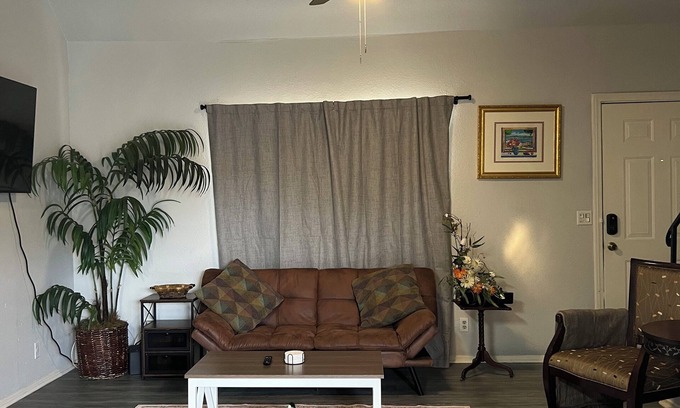 Paradise Apartamento | Cozy Condo by UNLV.