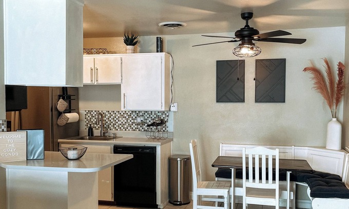 Modesto Condominio | Cozy Condo centrally located near hospital & food