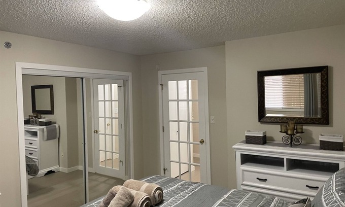 North Central Edmonton Condominio | Cozy Condo close to LRT, Stadium and Expo Center.