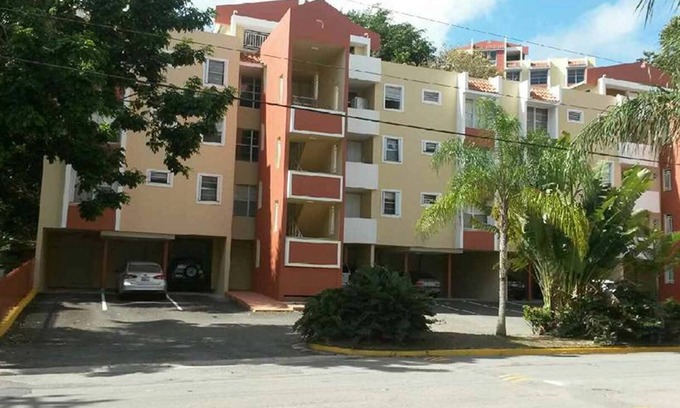 Florencio Condominio | Condominio encantador con piscina en una comunidad cerrada cerca de playas, tiendas y atracciones