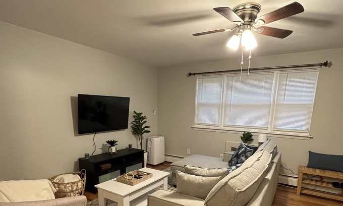 Rocky Hill Condominio | Cozy condo in heart of CT