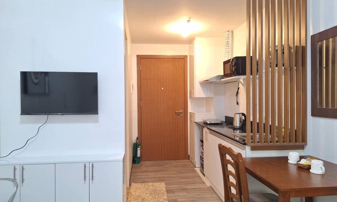 Guadalupe Apartamento | Cozy condo in lovely Cebu City with fitness room, WiFi, AC, kitchen